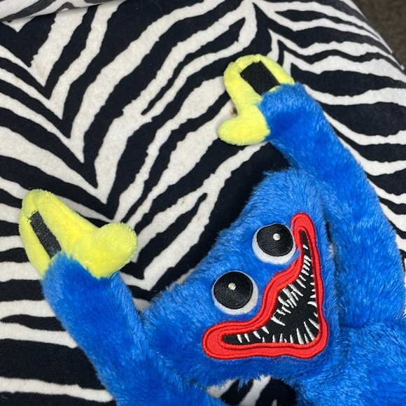 Huggy Wuggy Poppy Playtime velcro hands plush - Picture 3 of 5